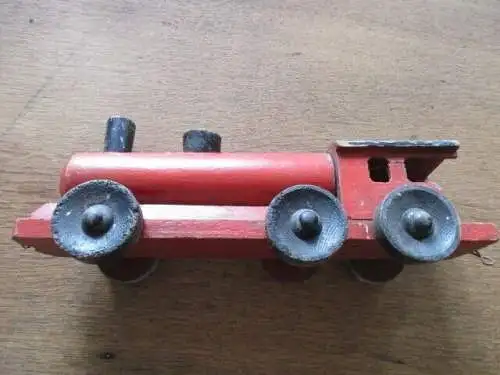 Eisenbahn mit drei Anhänger 78 cm lang