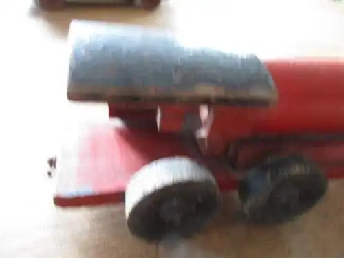 Eisenbahn mit drei Anhänger 78 cm lang