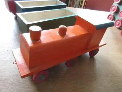 Eisenbahn mit drei Anhänger 105 cm lang