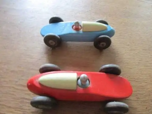 zwei Rennwagen