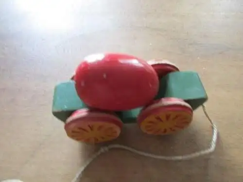 Ei auf ein Wagen Nachziehtiere Holzspielzeug 15 x 9 cm
