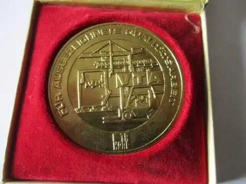 DDR Medaille Leipzig TAKRAF für ausgez. Leistungen Gold