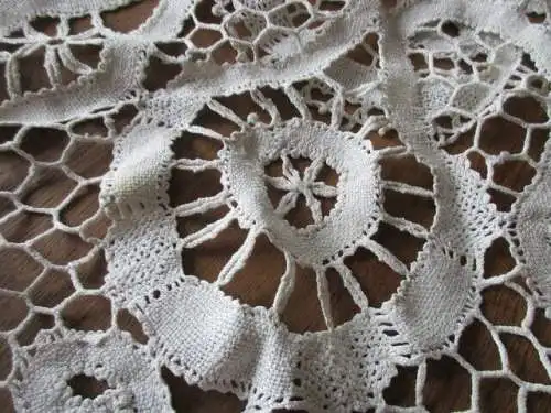 alte Tischdecke  Mitteldecke  Handarbeit  122 cm