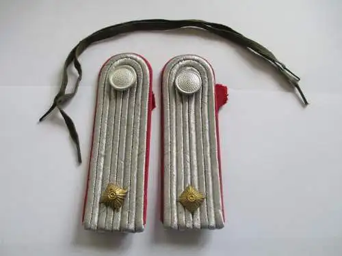 NVA 1 paar Schulterstücke Unterleutnant Panzer