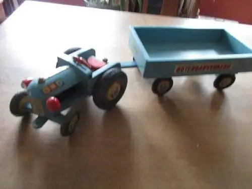 Traktor mit Hänger Holz  Güternahverkehr