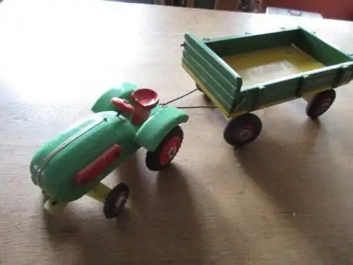  Traktor mit Hänger Holz 