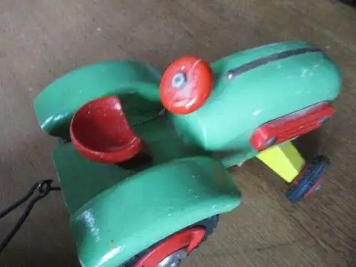  Traktor mit Hänger Holz 