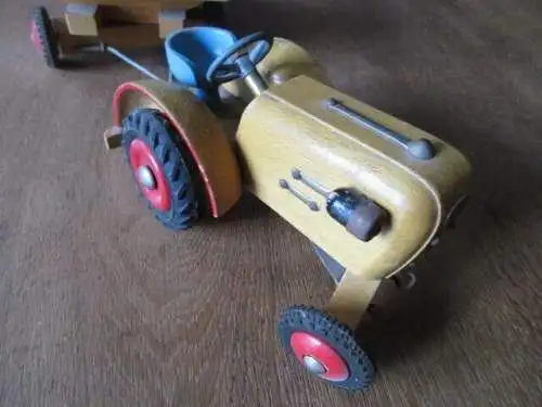  Traktor mit Hänger Holz 