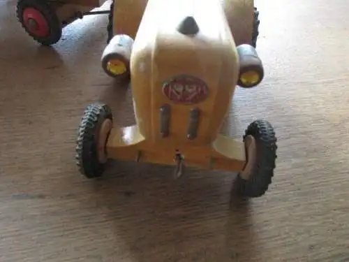  Traktor mit Hänger Holz 