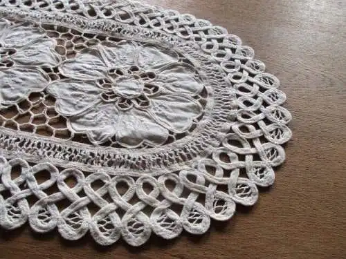 alte Tischdeckchen Mitteldecke  Handarbeit  ( 19 )  41 x 26 cm