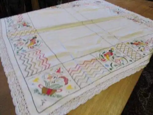wunderschönes altes Tischtuch Tischdecke Leinen  Stickerei 140 x 130