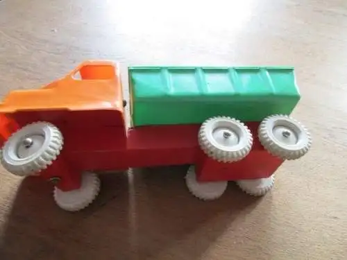 LKW mit Anhänger  der Firma Th . Luthardt