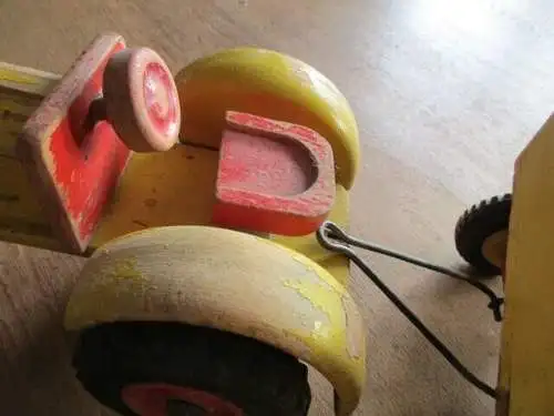 Traktor mit Anhänger  der Firma Gecevo