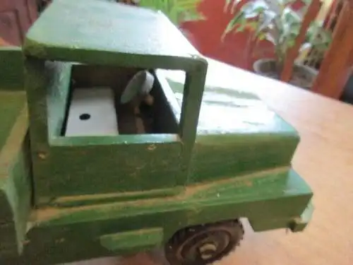 LKW    Holz  der Firma EMS Niederseida