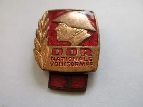 DDR  NVA  Bestenabzeichen Stufe 3 emailliert