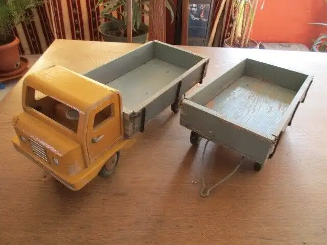 Holz LKW  mit Anhänger 0