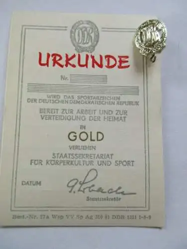 DDR Abzeichen Sportabzeichen Gold mit Urkunde