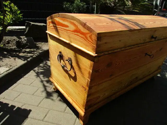 Truhe  Biedermeier um 1860  Weichholz  Runddeckeltruhe Nr.8 1