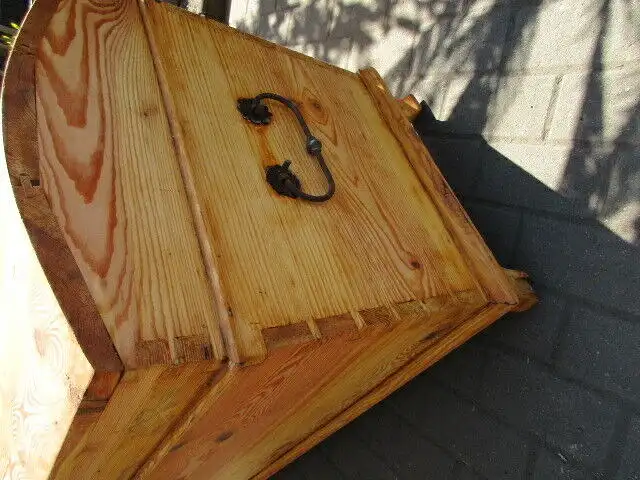 Truhe  Biedermeier um 1860  Weichholz  Runddeckeltruhe Nr.8 3