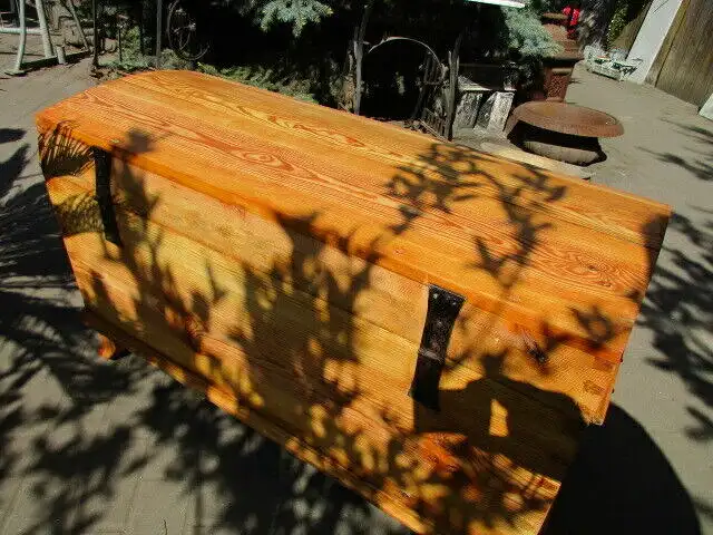 Truhe  Biedermeier um 1860  Weichholz  Runddeckeltruhe Nr.8 4