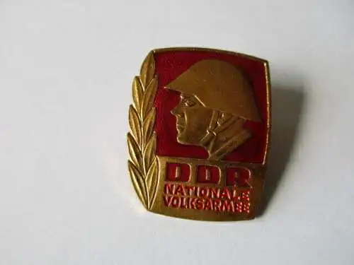 DDR Abzeichen NVA Bestenabzeichen 1965-67 mit Schraube