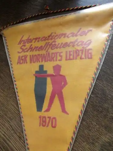 seltener großer Wimpel ASK Vorwärts Leipzig Schnellfeuertag 1970 gestickt DDR