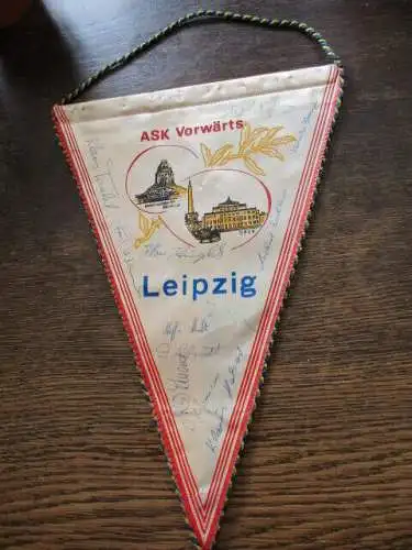 Wimpel ASK Vorwärts Leipzig Armeesportklub mit Unterschriften DDR