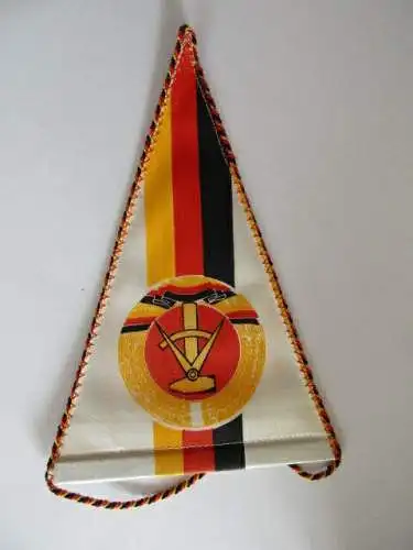 Sportclub Leipzig Wimpel DDR mit Unterschriften und Nadel
