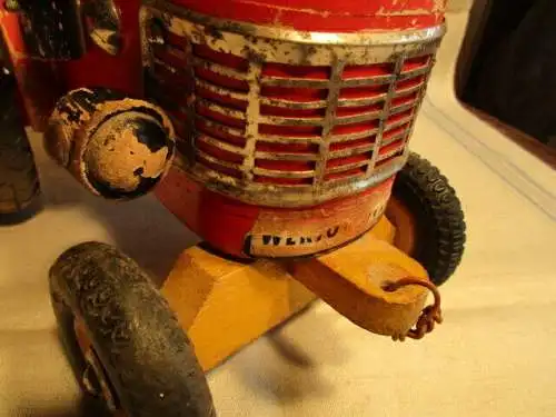  Traktor mit Hänger Holz 