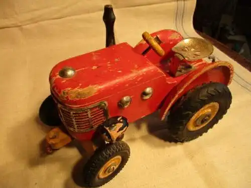  Traktor mit Hänger Holz 