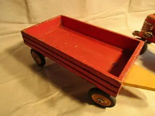  Traktor mit Hänger Holz 