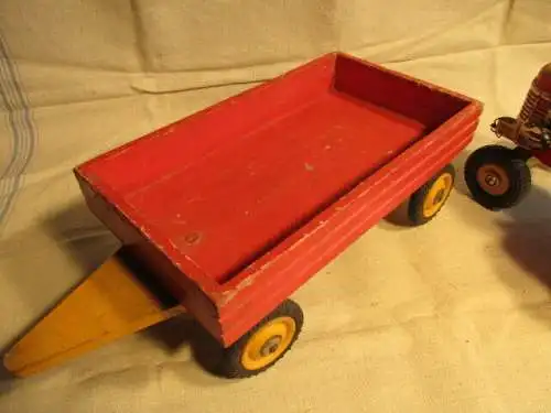  Traktor mit Hänger Holz 
