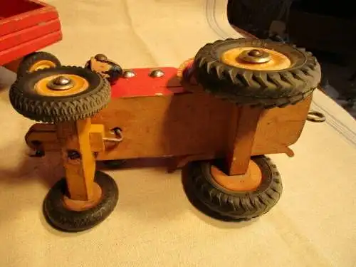  Traktor mit Hänger Holz 