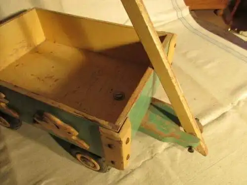 Holzspielzeug kleiner Handwagen der Firma GECEVO