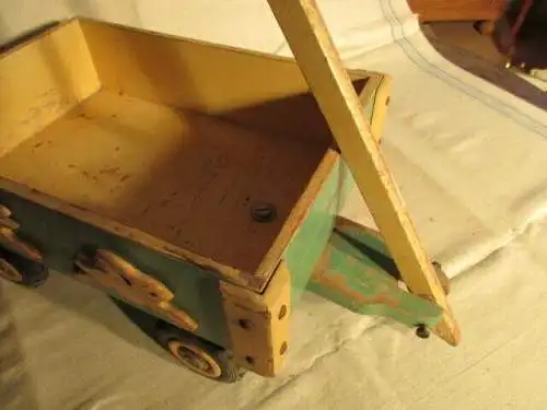  Holzspielzeug kleiner Handwagen der Firma GECEVO