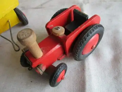 Traktor mit Anhänger Holz mit Figur 