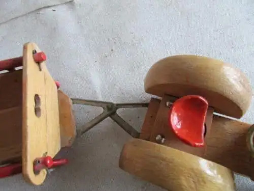 Traktor mit Anhänger Holz 