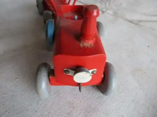 Traktor mit Anhänger Holz 