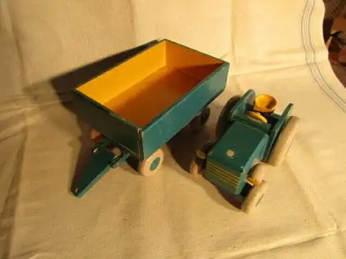  Traktor mit Anhänger Holz