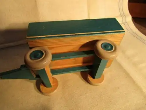  Traktor mit Anhänger Holz