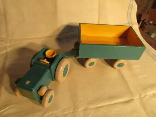  Traktor mit Anhänger Holz