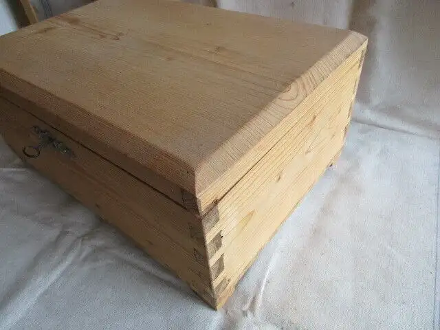 Truhe Tischtruhe Flachdeckeltruhe Jugendstil um 1900 Weichholz 1