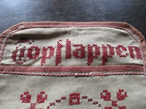 schöne alte Tasche für Topflappen rote Stickerei  Handarbeit Leinen