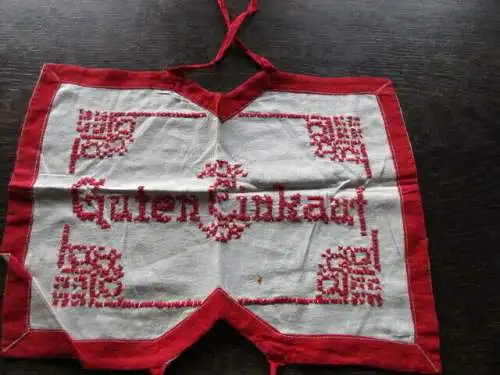 schöne alte Korbabdeckung rote Stickerei  Handarbeit