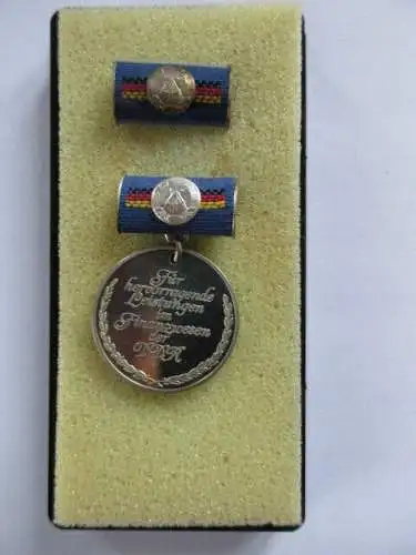 DDR Medaille Für Hervorragende Leistung Finanzwesen 1979-81 Silber