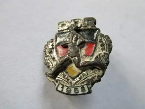 DDR Abzeichen Sportklassifizierung   1958 Eisen silber