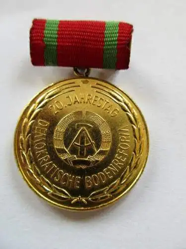 DDR Abzeichen Erinnerungsmedaille 20.Jahrestag demokratische Bodenreform 1965