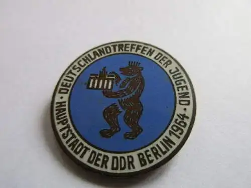 DDR Abzeichen  FDJ  Deutschlandtreffen  Berlin 1964 emailliert