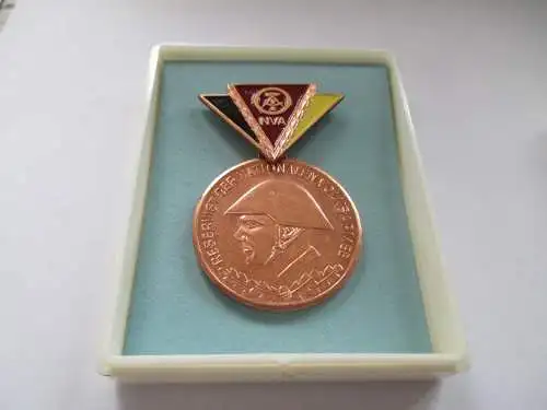 NVA-Abzeichen  Reservistenabzeichen der  NVA   bronze