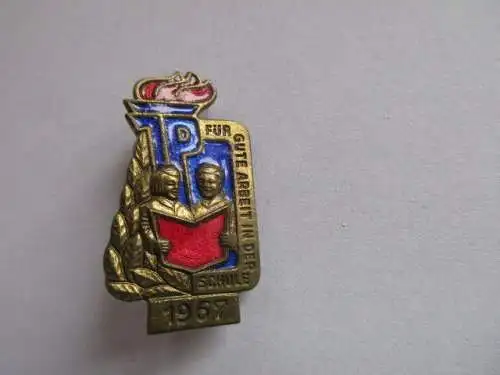 DDR Abzeichen fur gute Arbeit in der Schule  1967